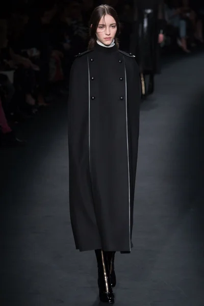 Look 13